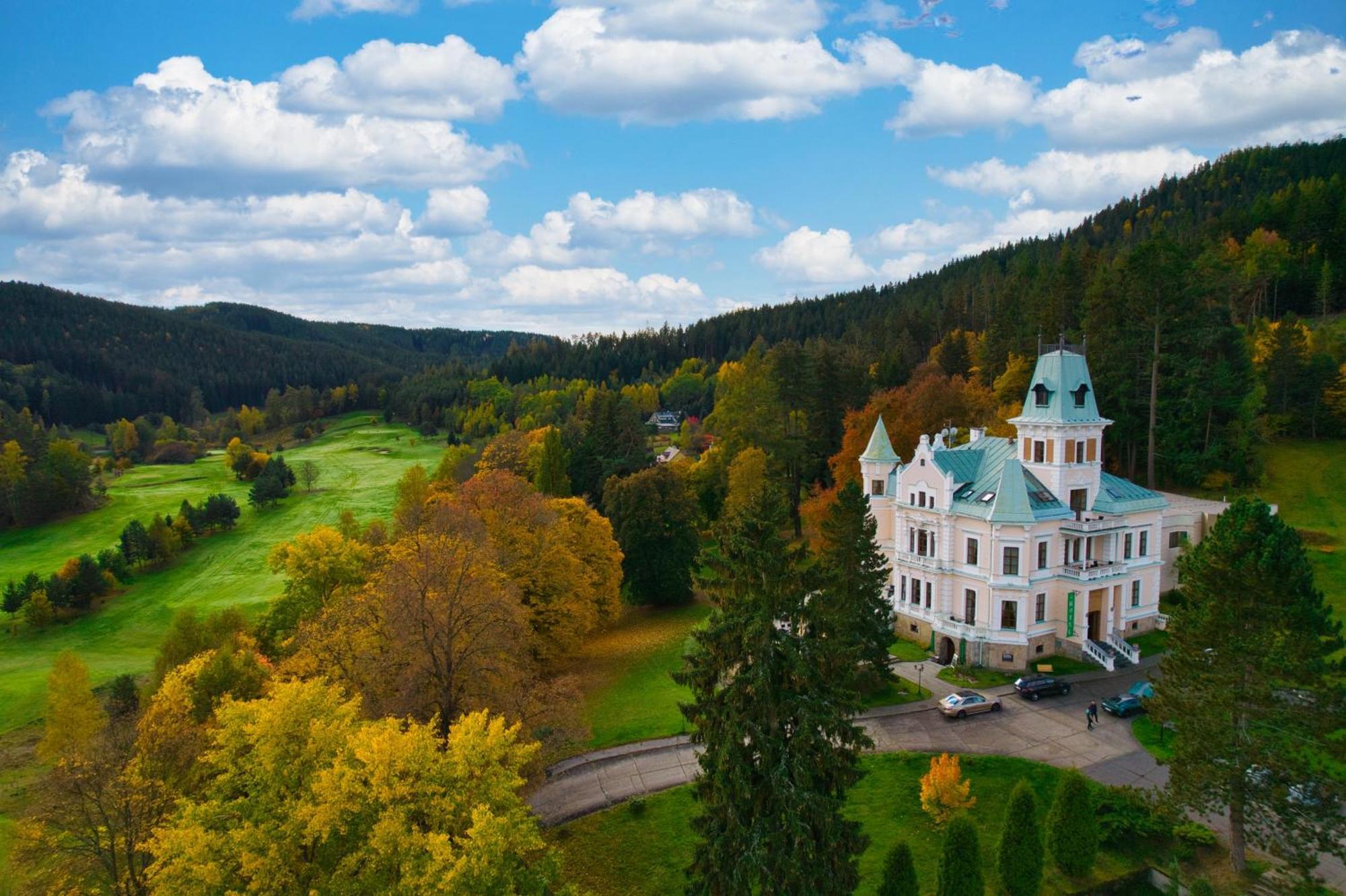 Hotel Chateau Cihelny KLV Exterior foto