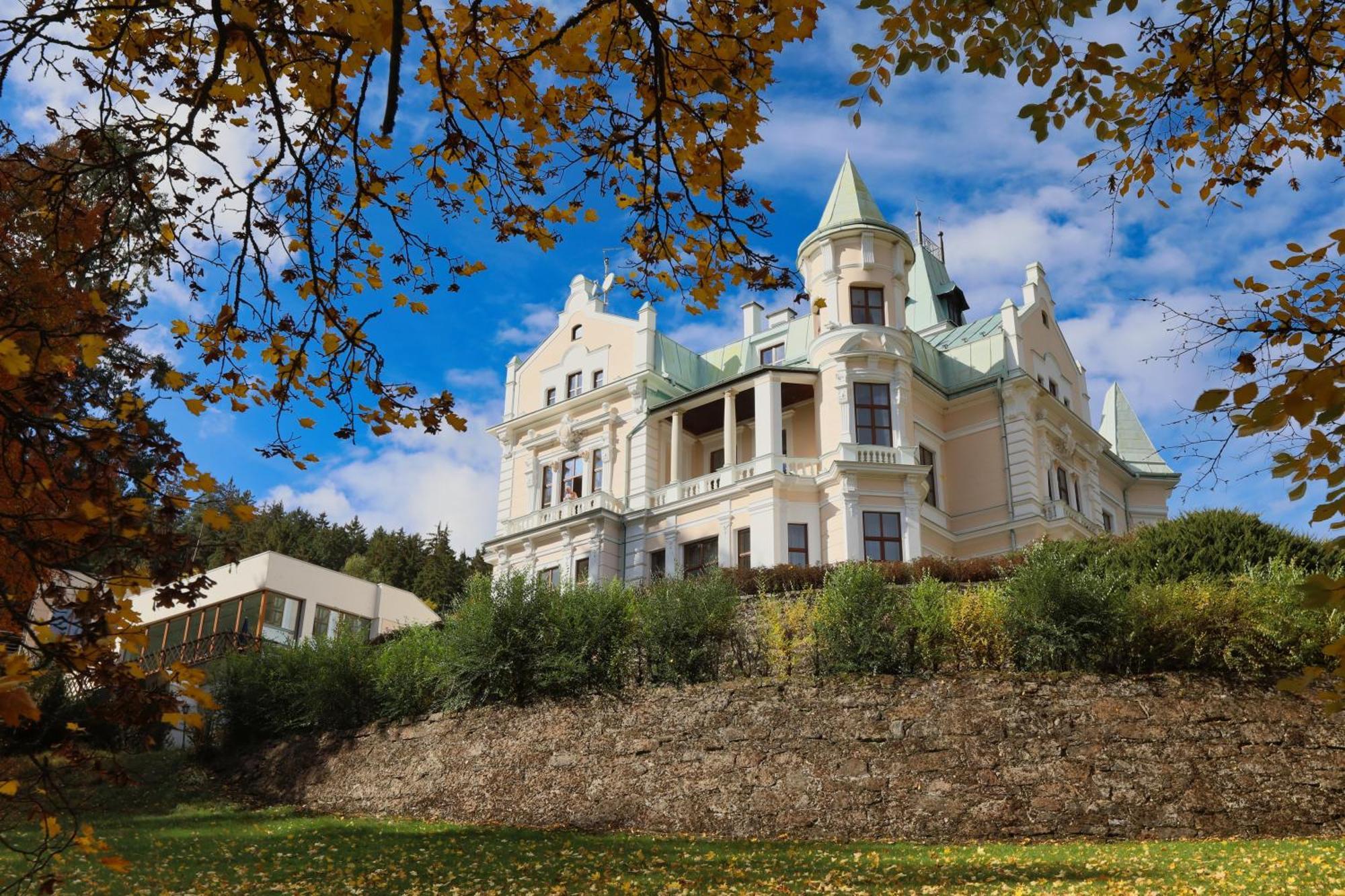 Hotel Chateau Cihelny KLV Exterior foto