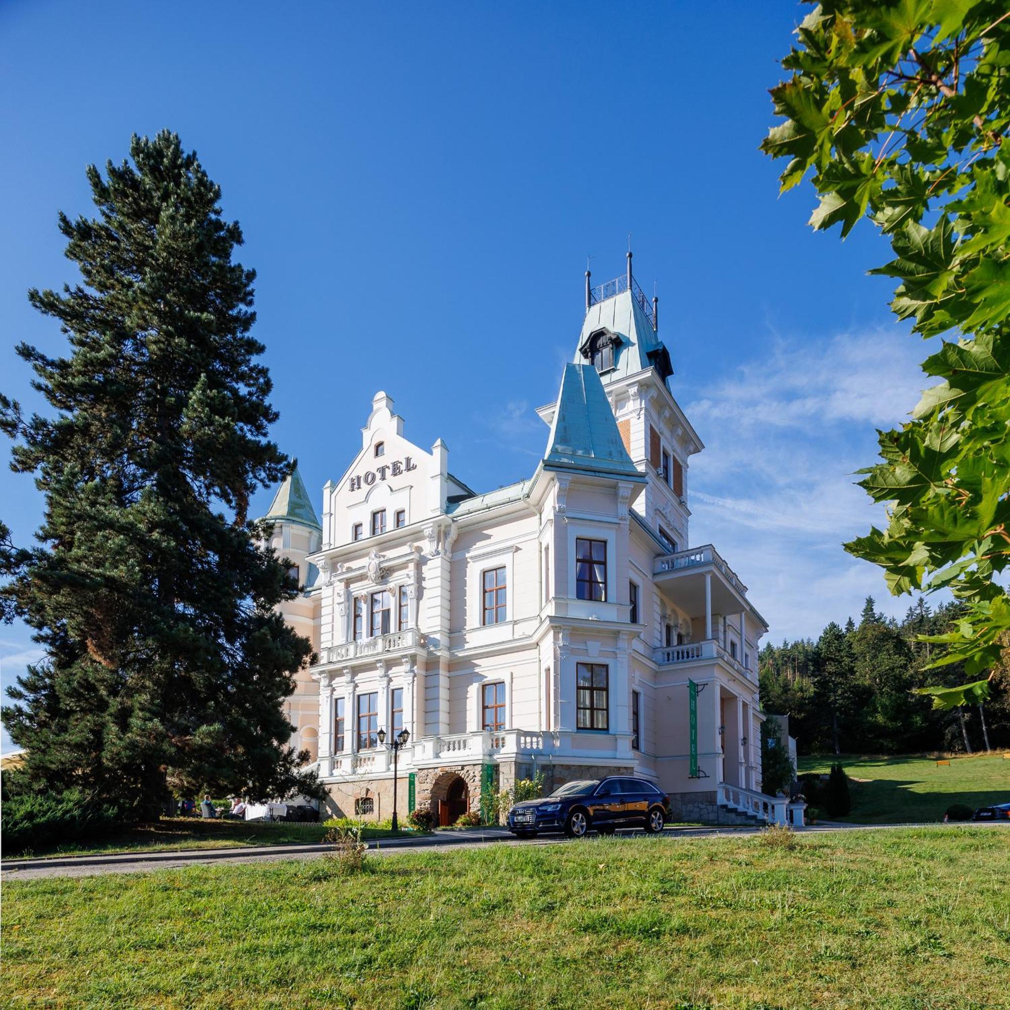 Hotel Chateau Cihelny KLV Exterior foto