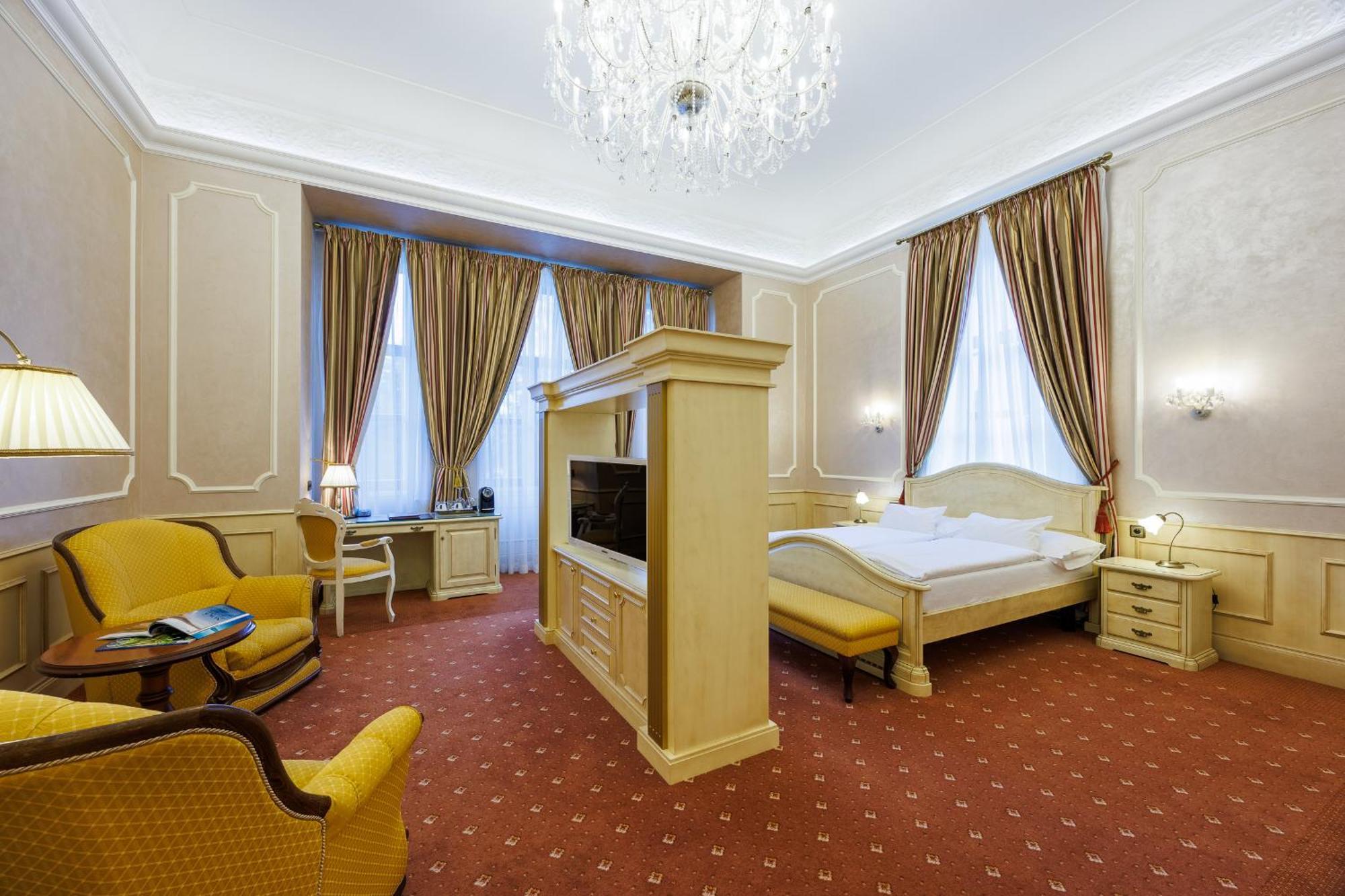 Hotel Chateau Cihelny KLV Exterior foto