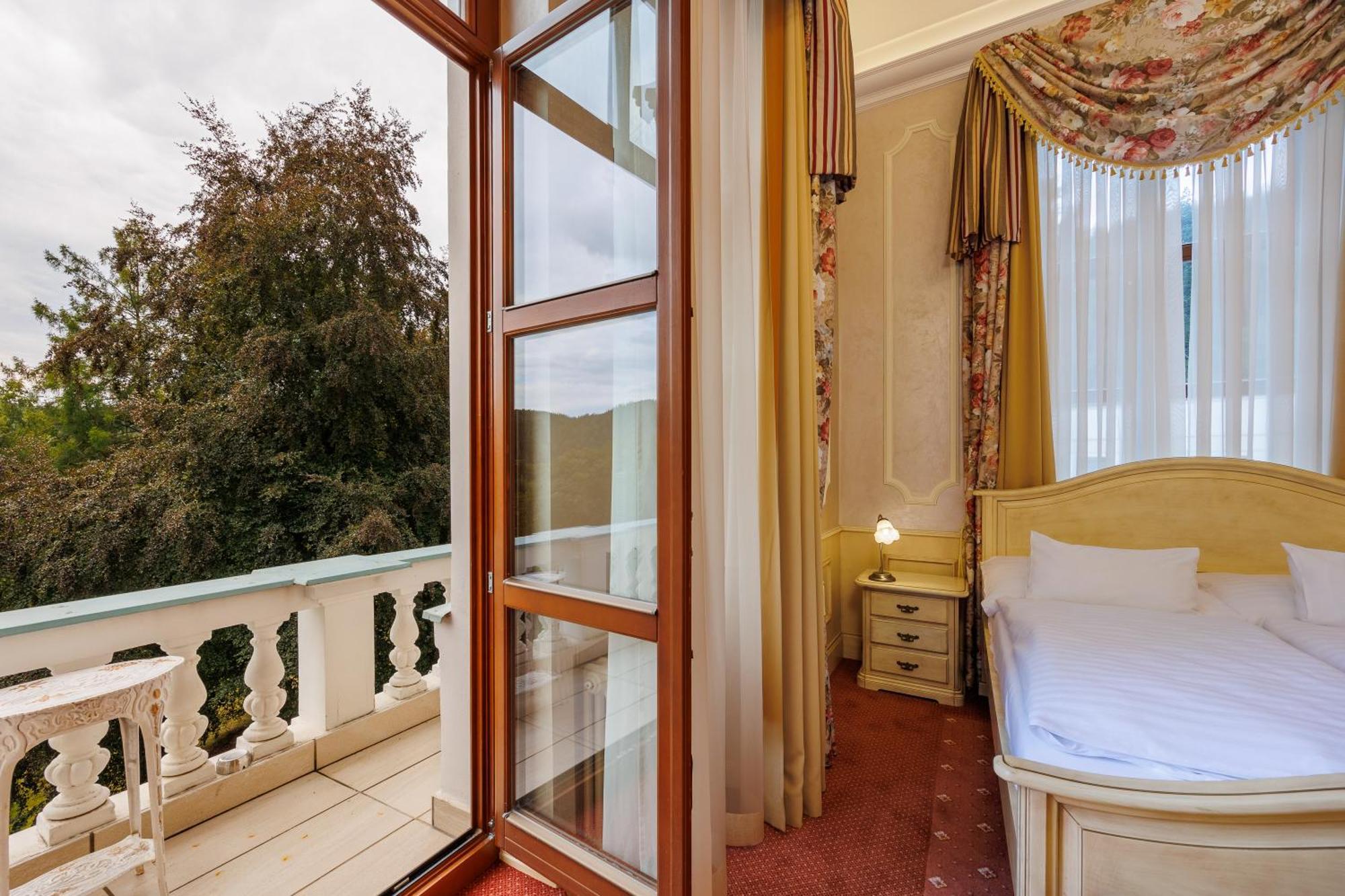 Hotel Chateau Cihelny KLV Exterior foto